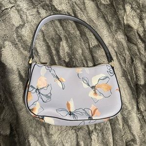Purse with adjustable strap